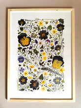 Indlæs billede til gallerivisning Forår, pressede blomster 30x42 cm (A3)
