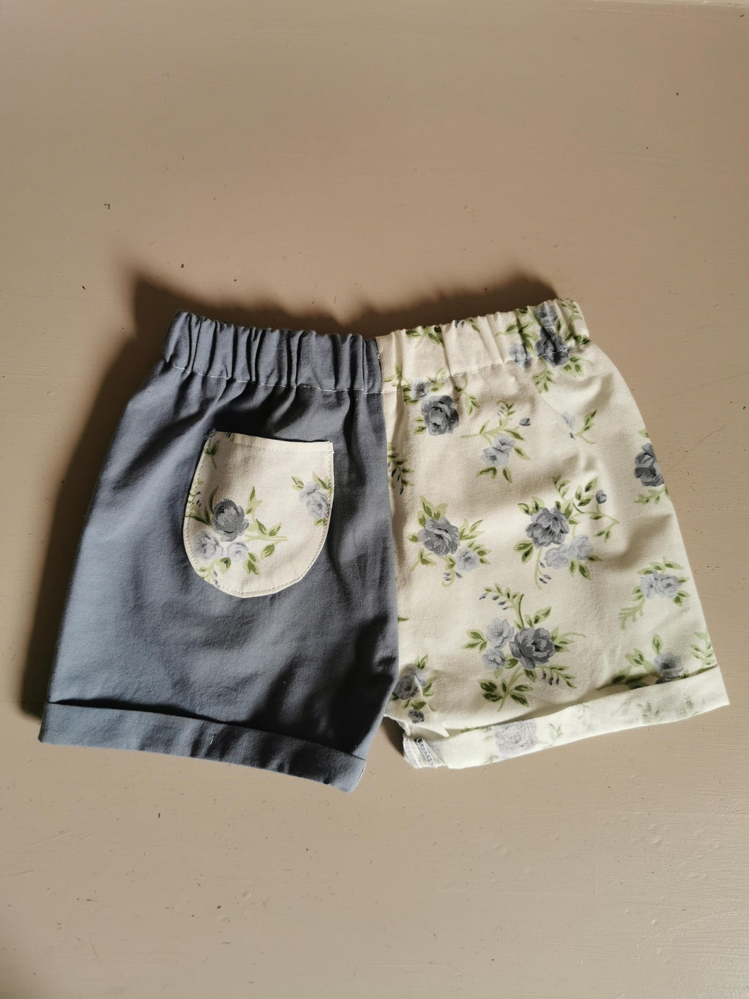 Shorts, patchwork med lomme - str. 92 (SÆRPRIS)